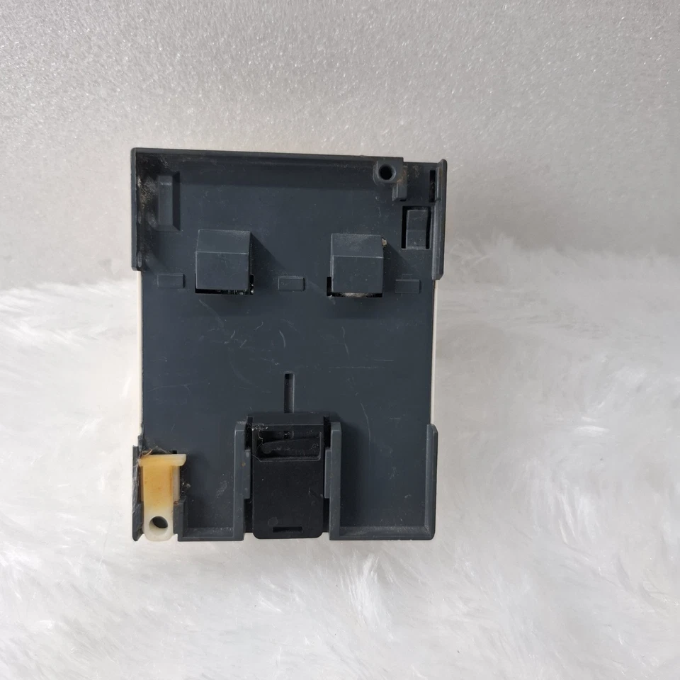 Schneider Electric Telemecanique SR3 B102BD 24VDC SR3B102BD